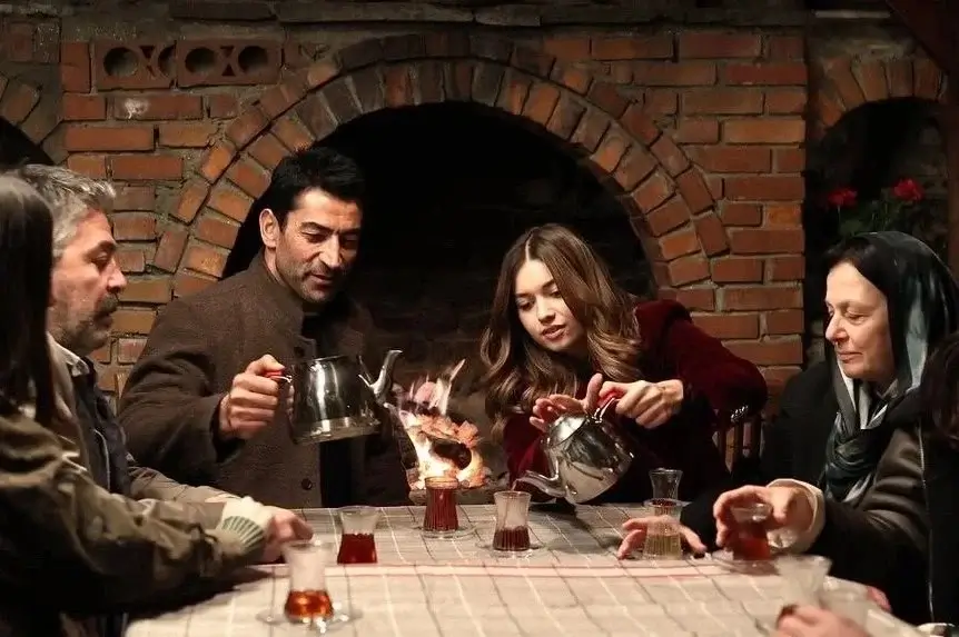 кадр из сериала "Семья — это испытание"